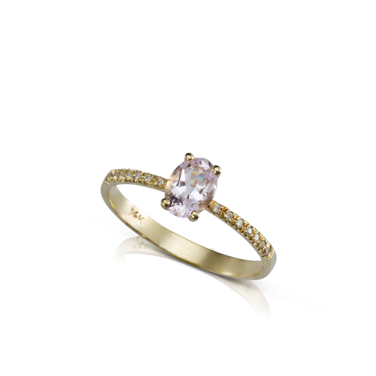 טבעת זהב משובצת מורגנייט ושורת יהלומים בצדדים