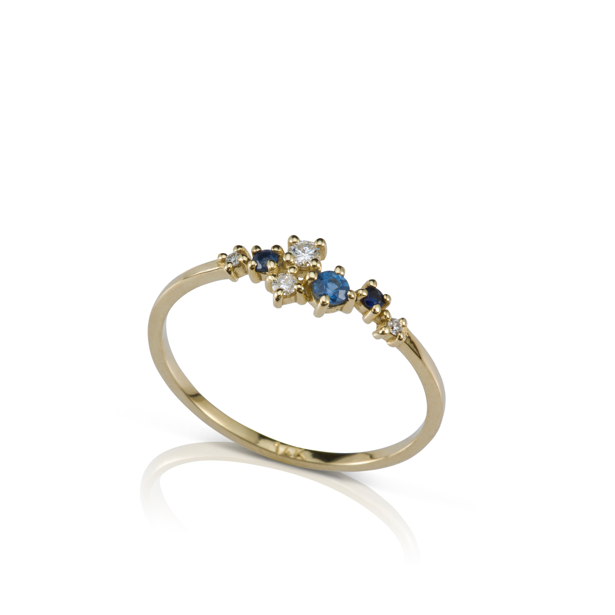 טבעת זהב עדינה ומיוחדת משובצת יהלומים וספירים בגדלים משתנים