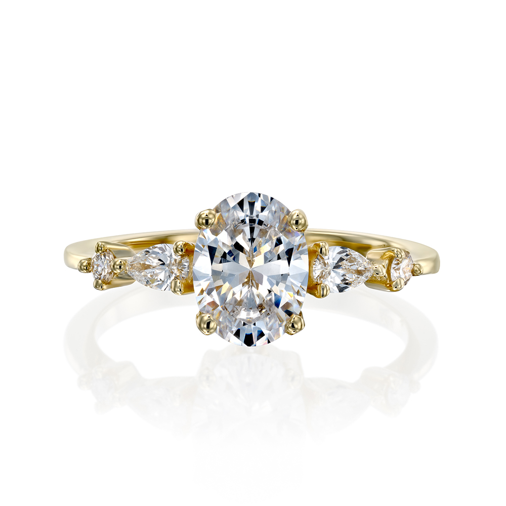 טבעת יהלומים מרשימה משובצת יהלום אובל מרכזי 1.00 קראט בשילוב יהלומים בחיתוך טיפה ויהלומים עגולים