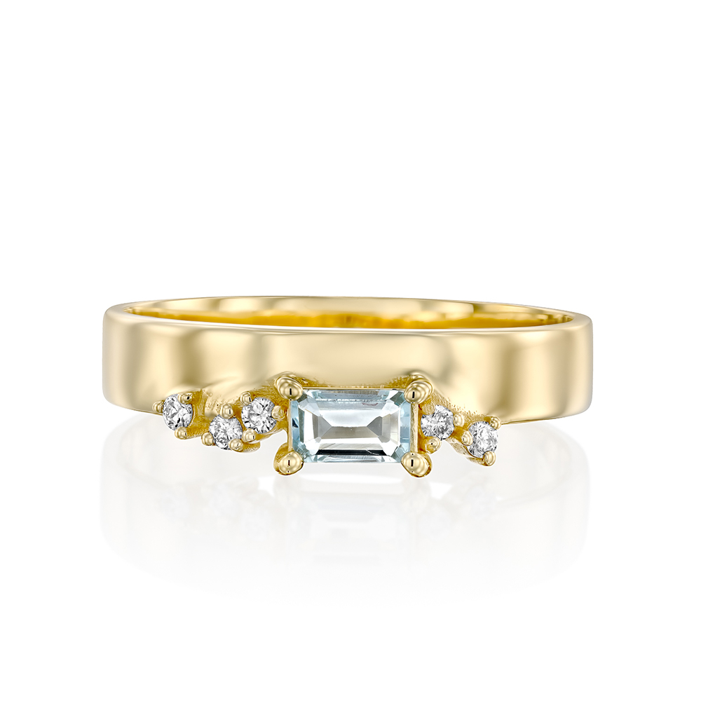 טבעת זהב רחבה בשיבוץ מיוחד של אקווה מרין מלבנית ויהלומים א-סימטרים